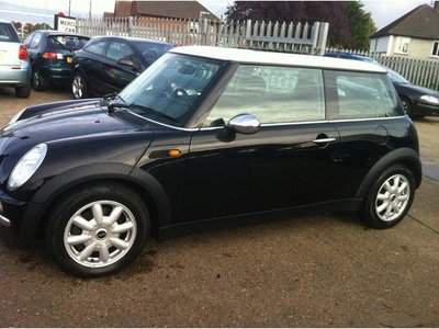 Mini_1_6_Cooper_3_Door_Hatchback_Black_2003.jpg