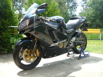 Kawasaki ZX12.JPG