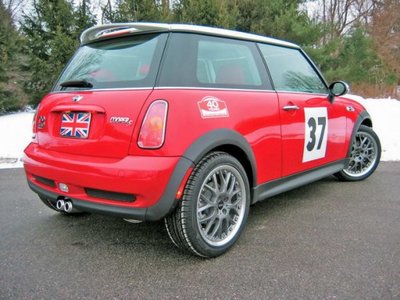 2004-mini-cooper-s-mc40-rear-angle-view-588x441.jpg