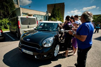 Sebastian-Vettel-mini-countryman-2.jpg
