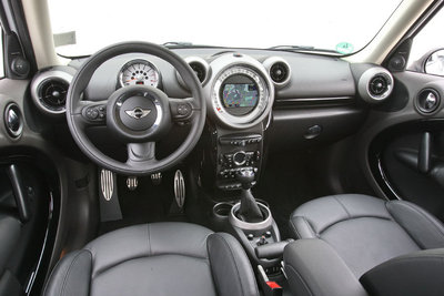 bmw-x1-mini-countryman-41.jpg