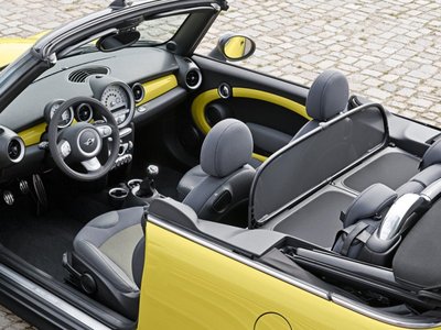 2009-mini-cooper-s-cabrio-interior.jpg
