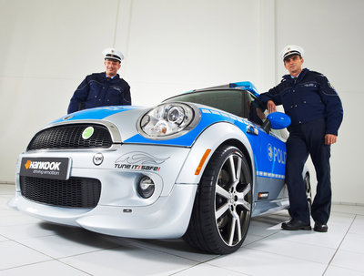 TUNE_IT_SAFE_Police_E-MINI_by_AC Schnitzer_front_02_300.jpg