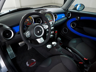 TUNE_IT_SAFE_Police_E-MINI_by_AC Schnitzer_Interior_300.jpg