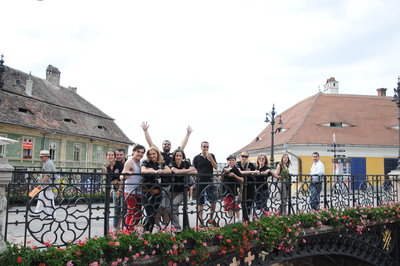 Podul minciunilor