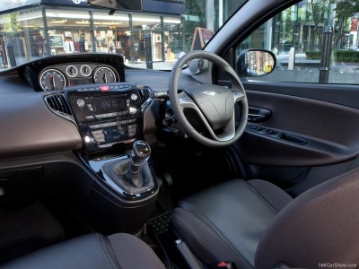Chrysler-Ypsilon_2012_800x600_wallpaper_1d.jpg