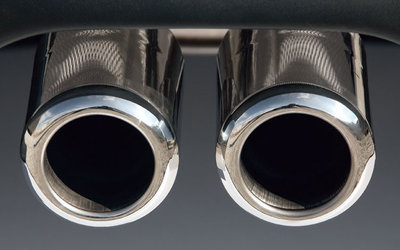 112_0702_03z_2008_mini_cooper_exhaust_view.jpg